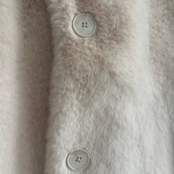 ***PRICE DROP*** NWT Banana Republic Cream Faux Fur Jacket - Picture 8 of 8